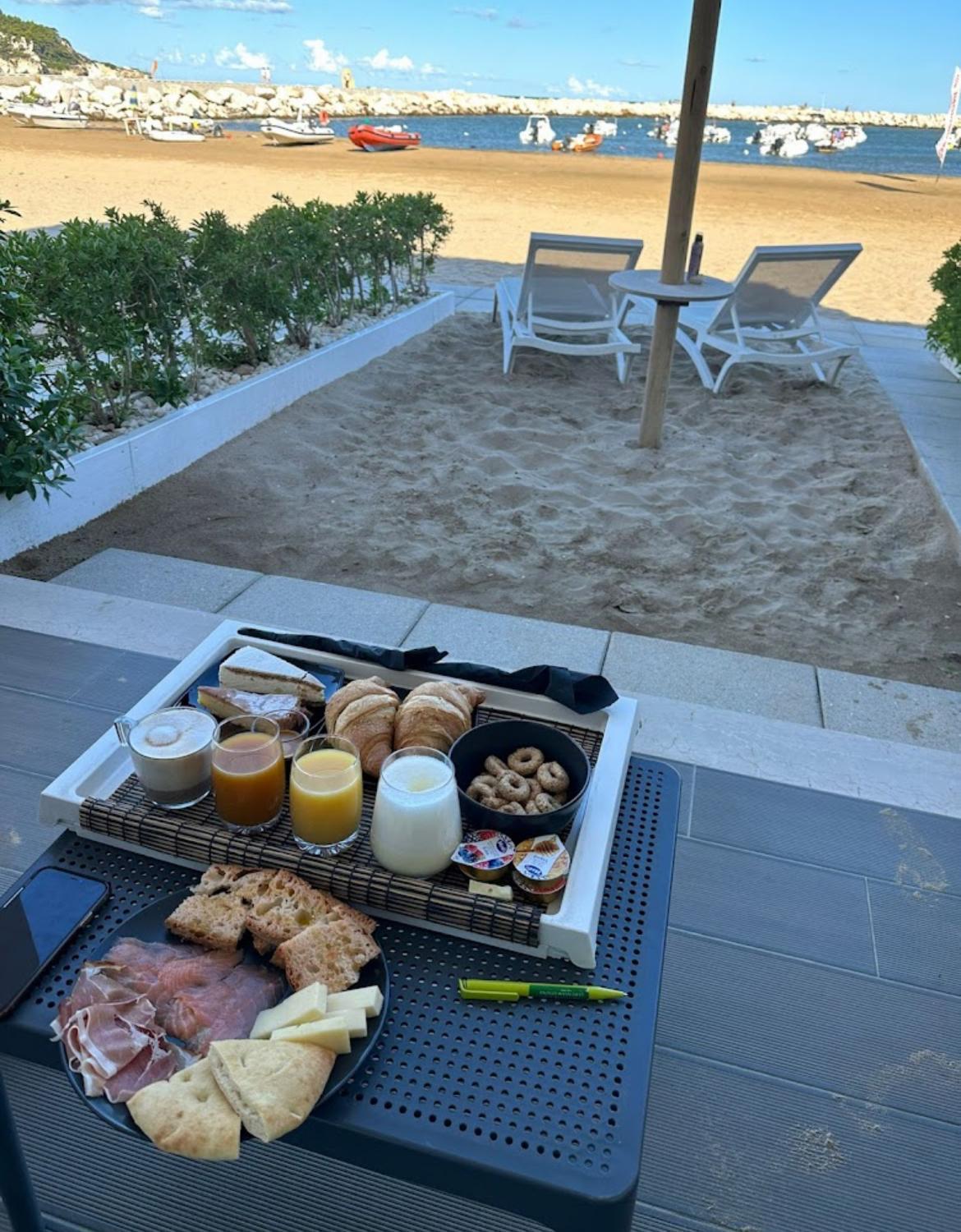 Marina Bay Beach Hotel Peschici Kültér fotó