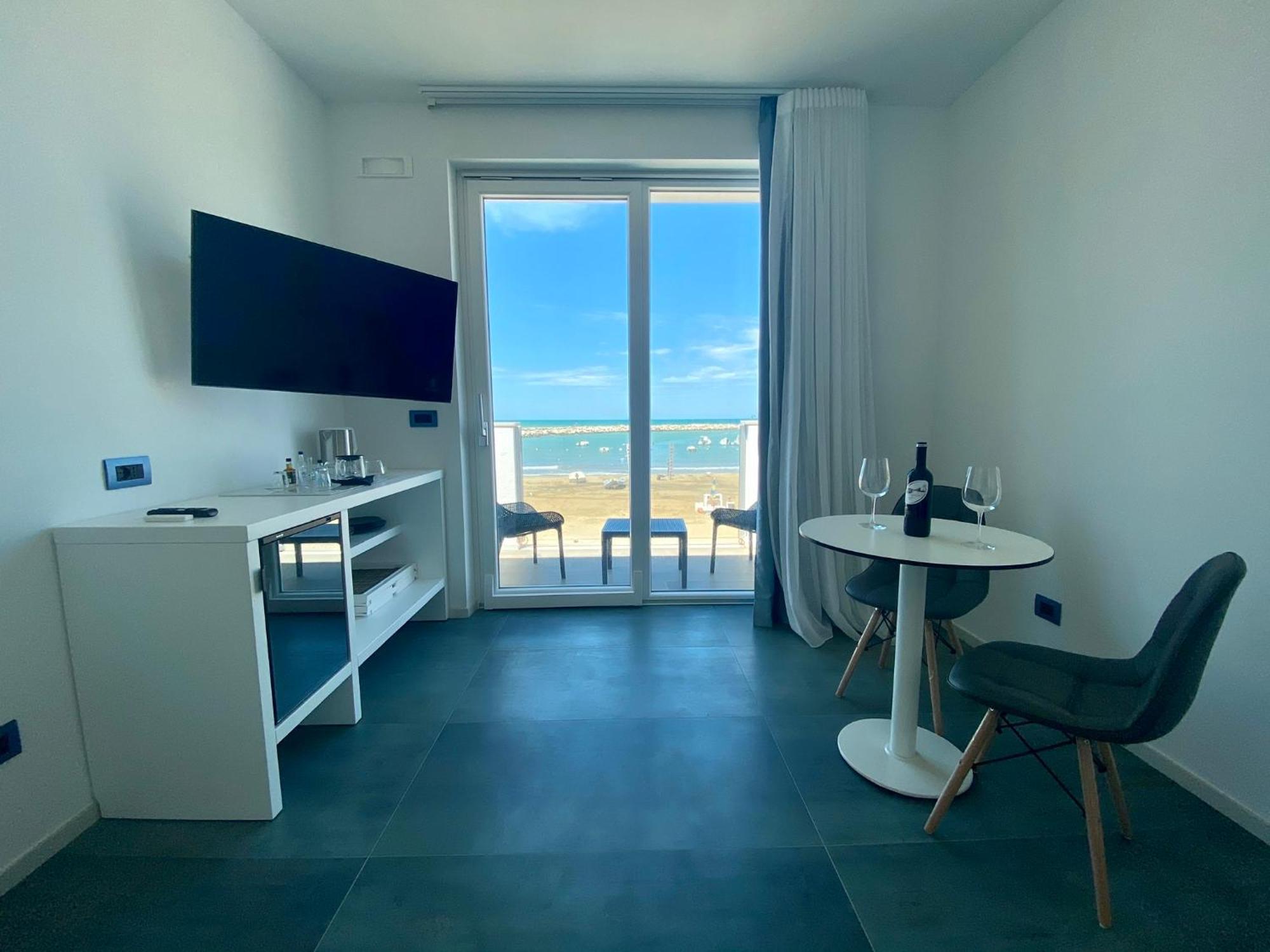 Marina Bay Beach Hotel Peschici Kültér fotó