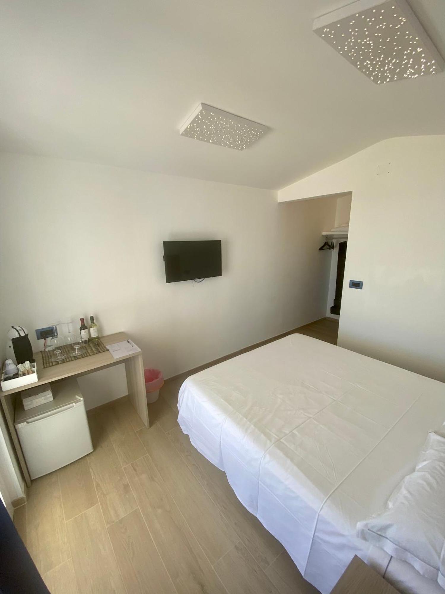 Marina Bay Beach Hotel Peschici Kültér fotó