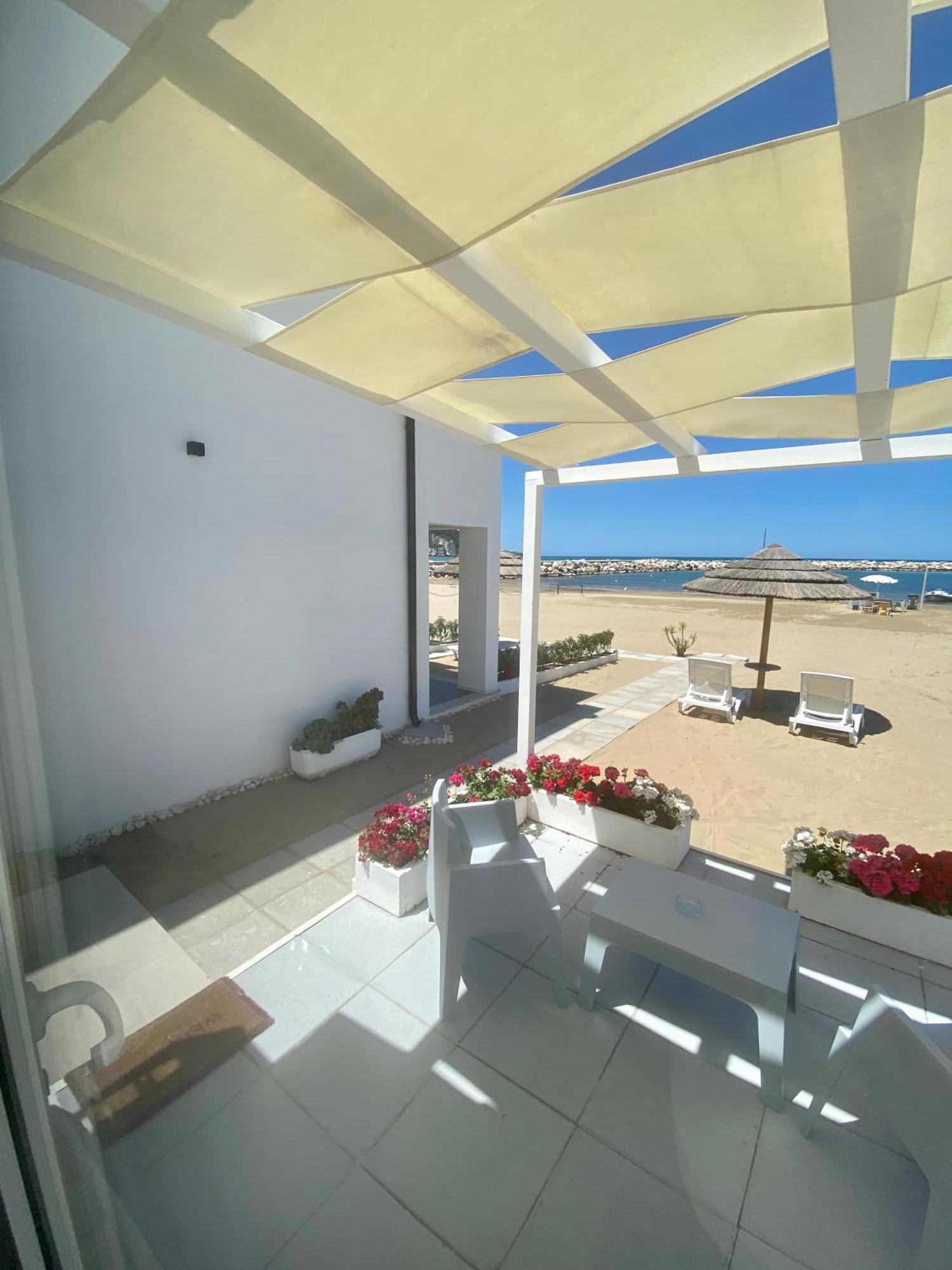 Marina Bay Beach Hotel Peschici Kültér fotó