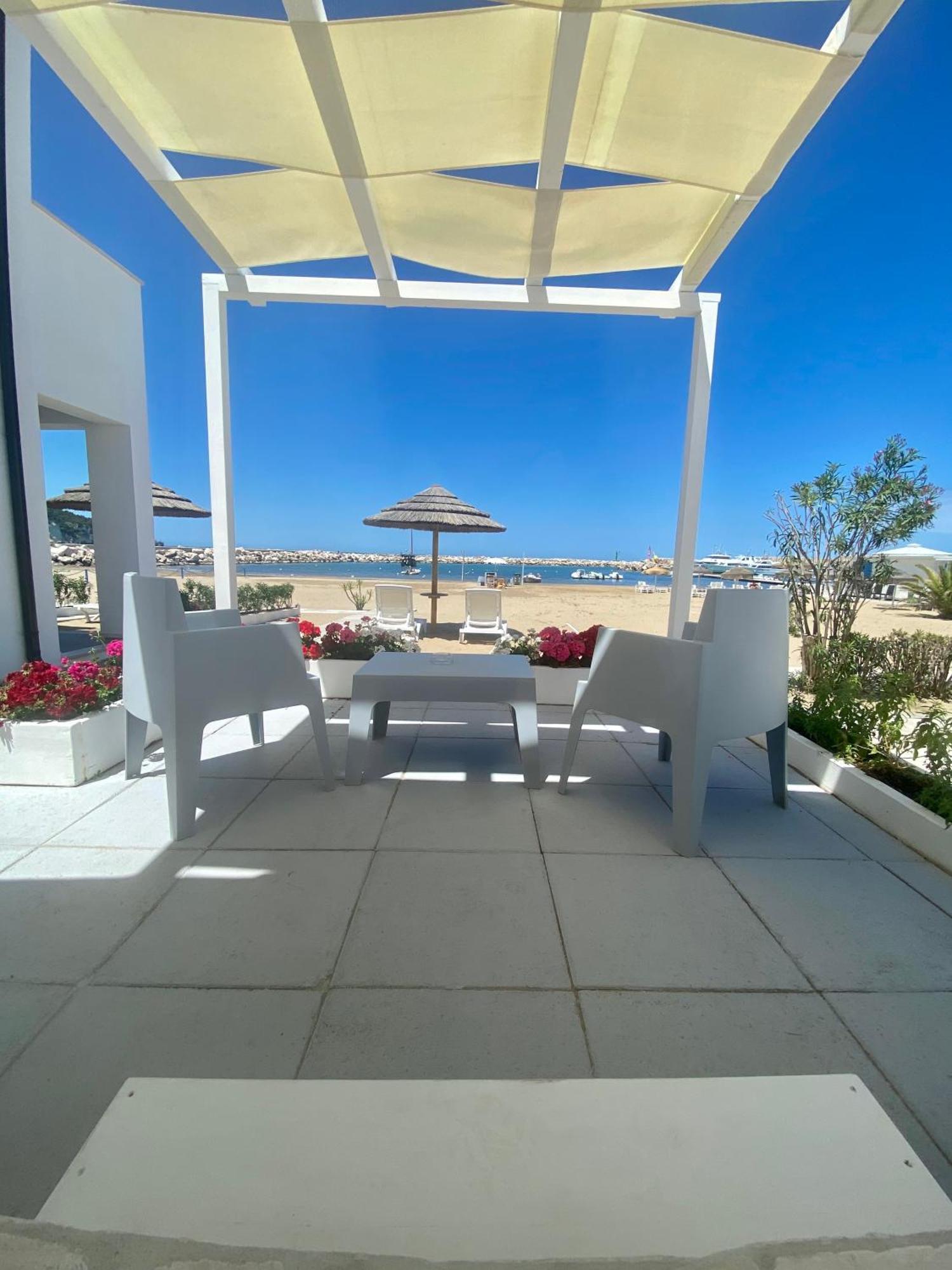 Marina Bay Beach Hotel Peschici Kültér fotó