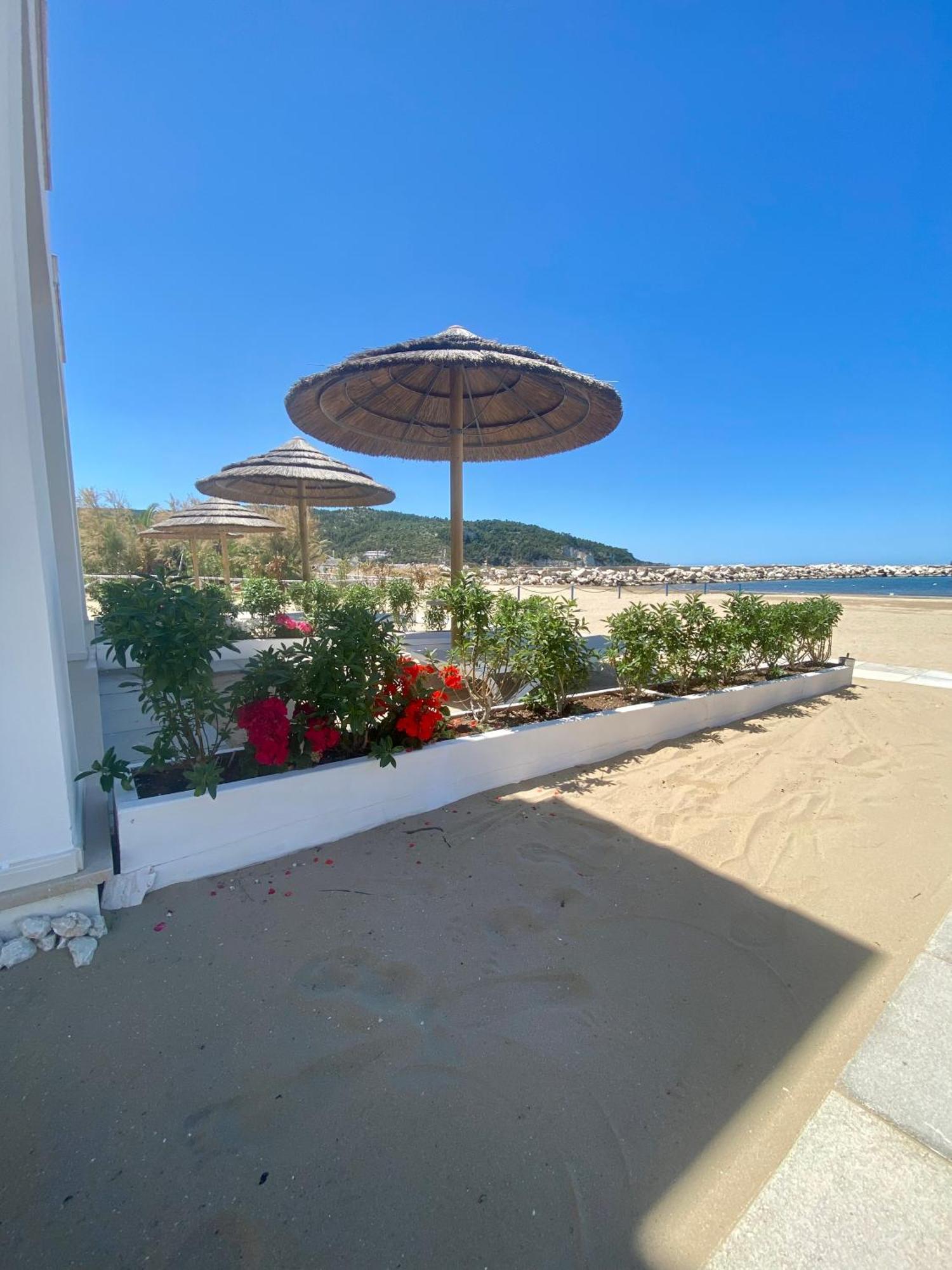 Marina Bay Beach Hotel Peschici Kültér fotó