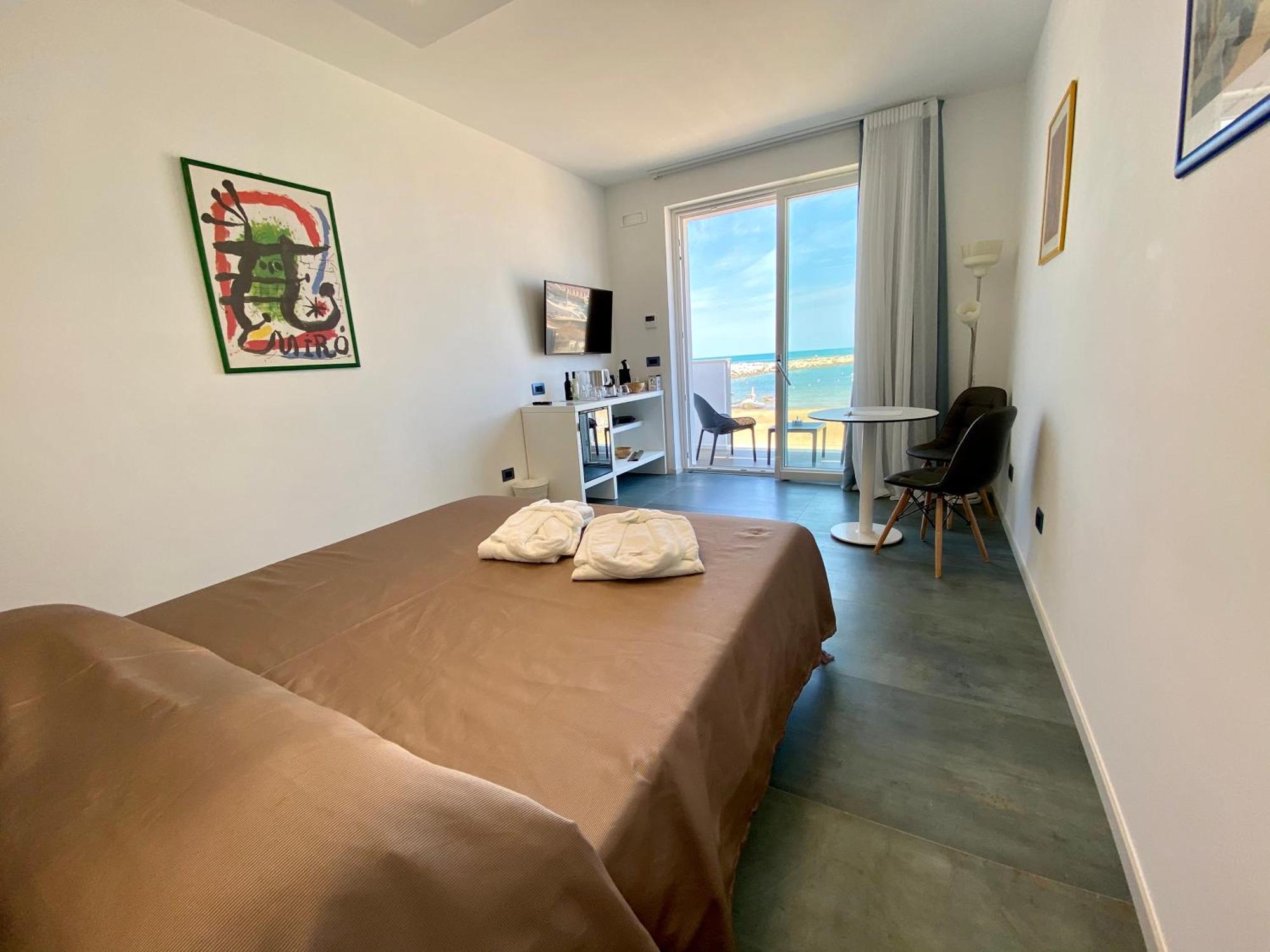 Marina Bay Beach Hotel Peschici Kültér fotó