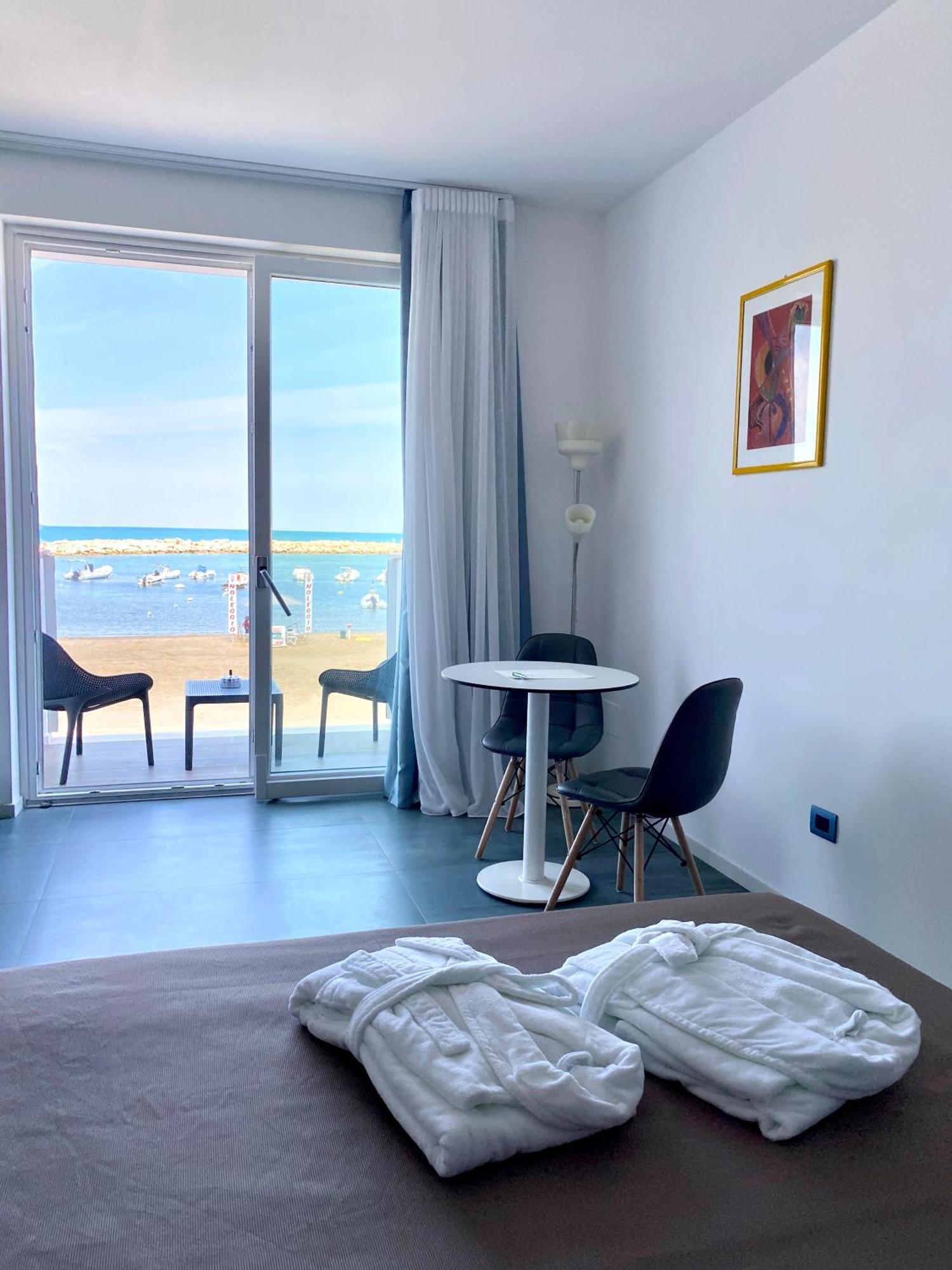 Marina Bay Beach Hotel Peschici Kültér fotó